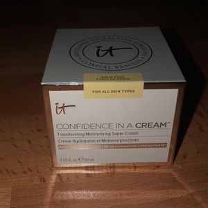 NEW‼️IT CONFIDENCE IN A CREAM ANTI-AGING In box!!